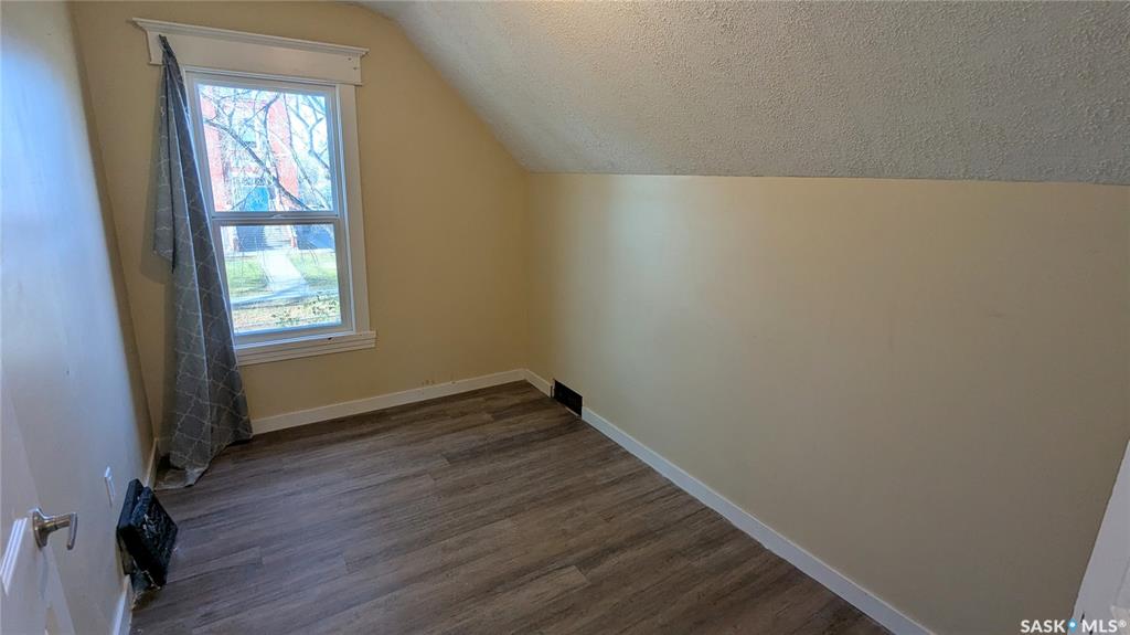 Fifth View of 424 J Avenue N, Westmount, Saskatoon, Saskatchewan, S7L 2K3