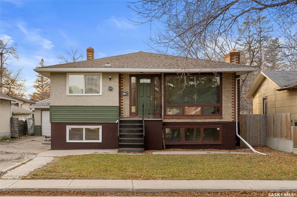 MLS® listing #SK022358 for sale located at 960 Elphinstone Street