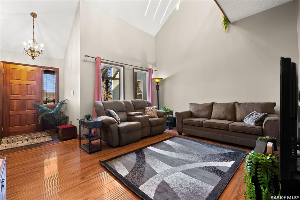 Fifth View of 55 Duncan Crescent, Dieppe Place, Regina, Saskatchewan, S4T 6L4