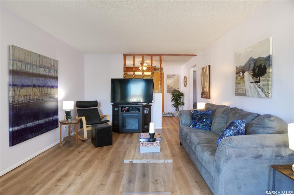 Fourth View of 925 Hall Street W, Palliser, Moose Jaw, Saskatchewan, S6H 2S3