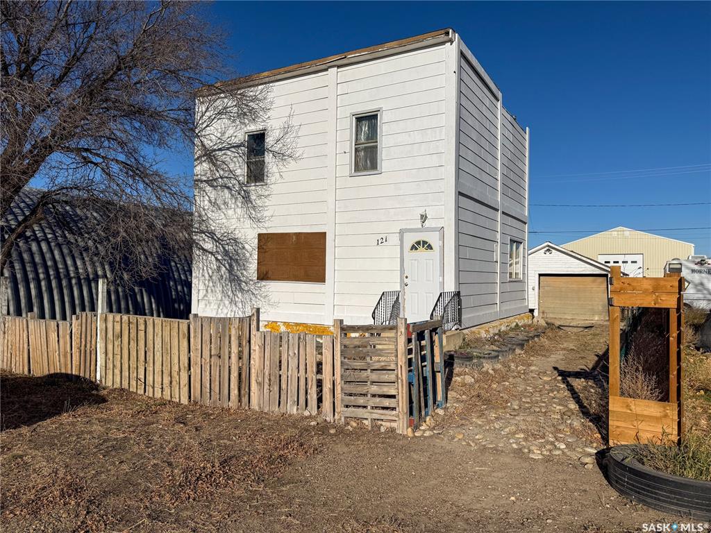 Third View of 121 1st Avenue W, Shaunavon, Saskatchewan, S0N 2M0