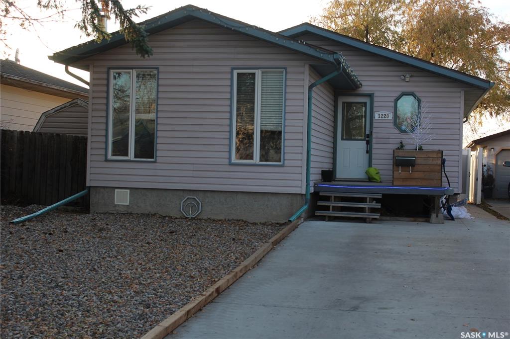 MLS® listing #SK023564 for sale located at 1220 Courtney Street