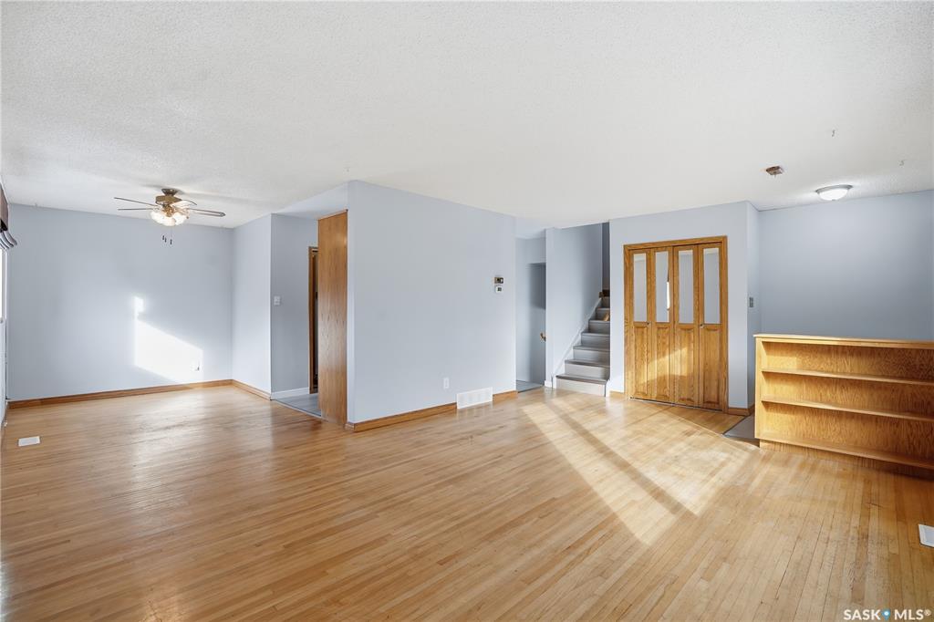 Fourth View of 128 Yarnton Crescent, Regent Park, Regina, Saskatchewan, S4R 4A3