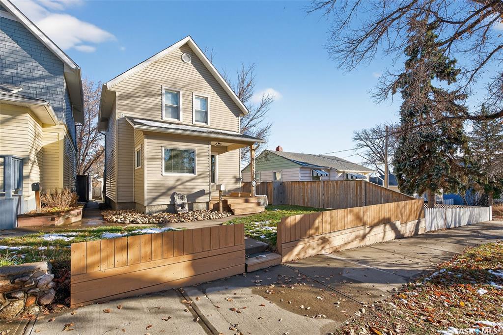 MLS® listing #SK023823 for sale located at 837 5th Avenue Nw