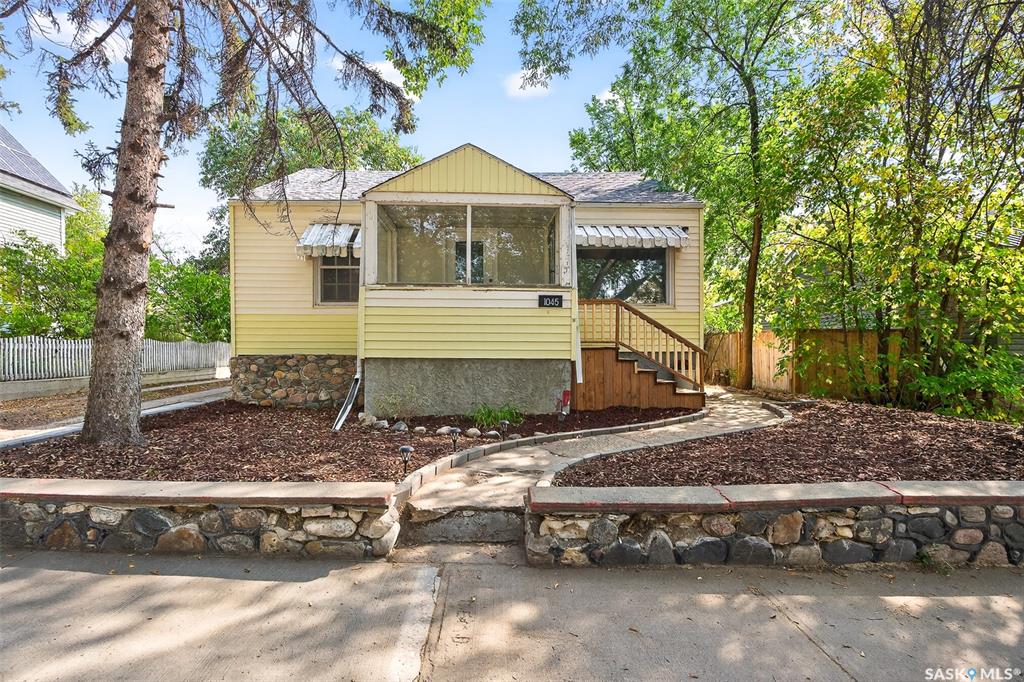 Second View of 1045 4th Avenue Nw, Central MJ, Moose Jaw, Saskatchewan, S6H 3X2