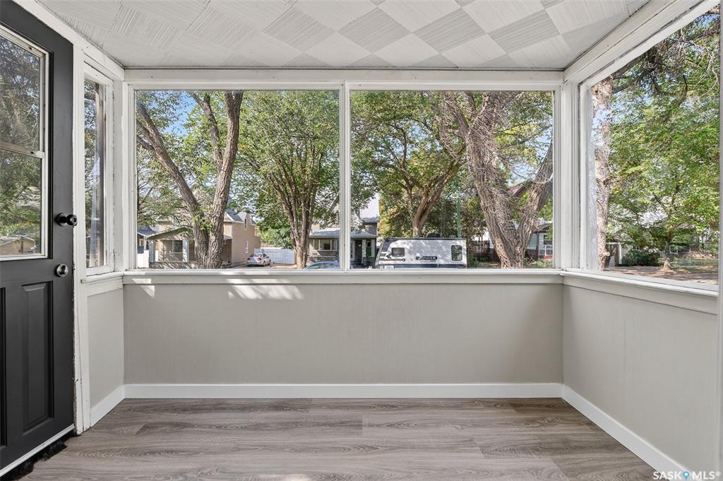 Fifth View of 1045 4th Avenue Nw, Central MJ, Moose Jaw, Saskatchewan, S6H 3X2