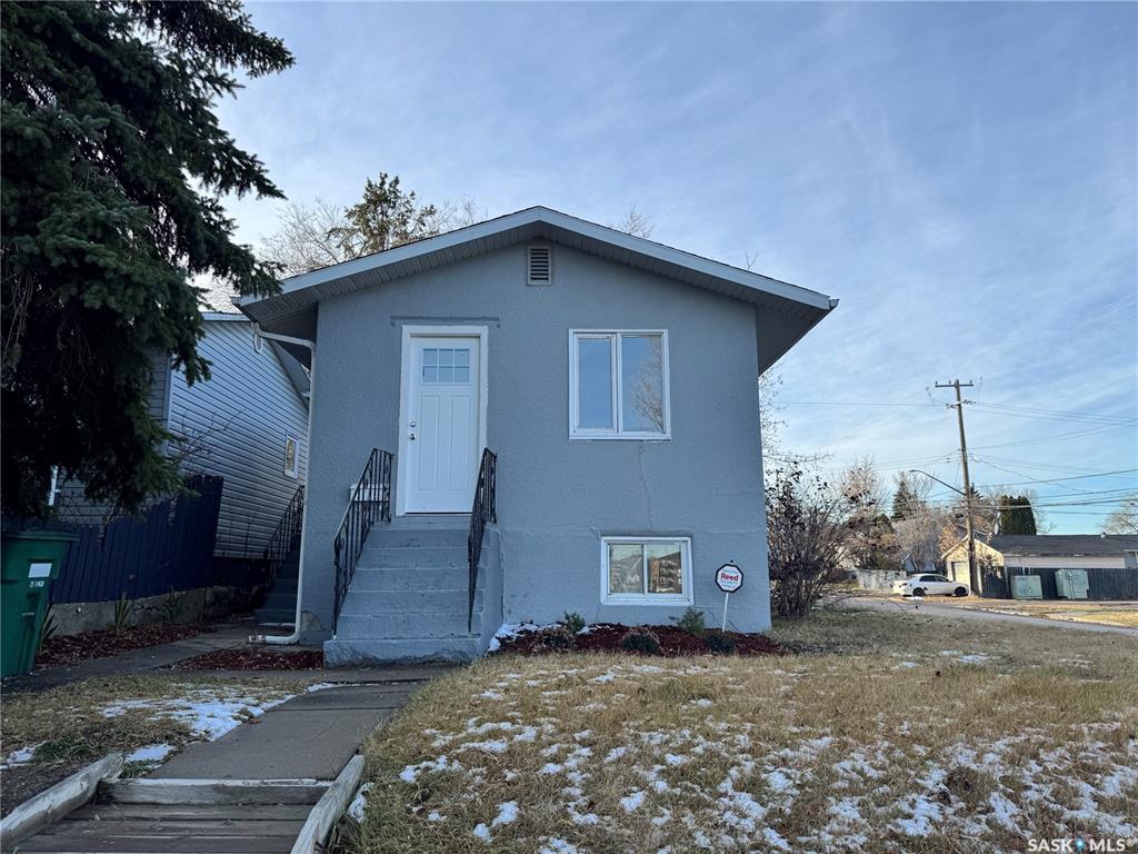 Second View of 201 Y Avenue S, Meadowgreen, Saskatoon, Saskatchewan, S7M 3J4