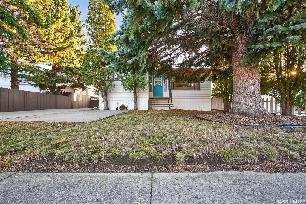 Second View of 1005 Vaughan Street, Westmount/Elsom, Moose Jaw, Saskatchewan, S6H 5P1