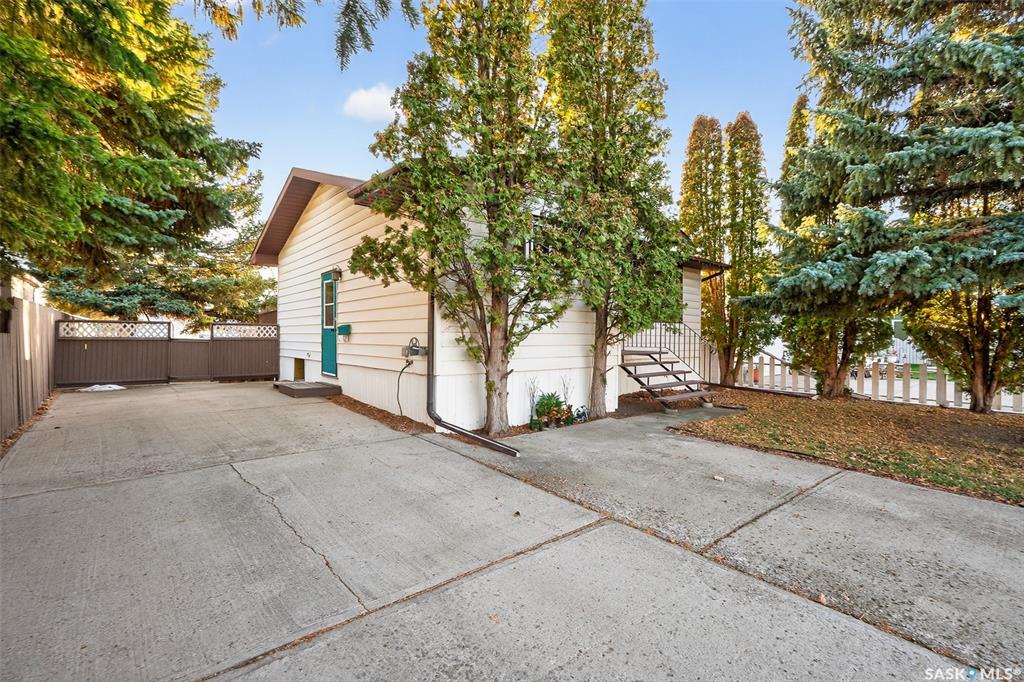 Third View of 1005 Vaughan Street, Westmount/Elsom, Moose Jaw, Saskatchewan, S6H 5P1