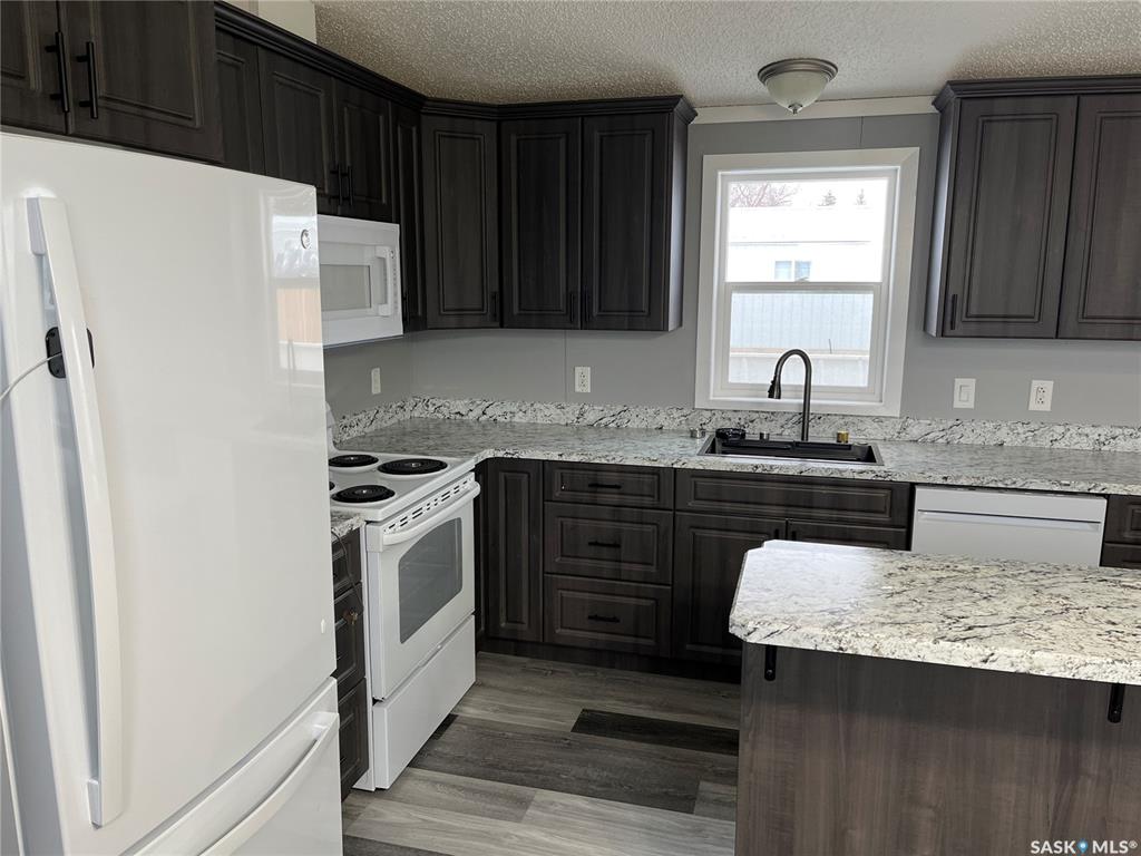 Third View of 341 10th Avenue S, Weyburn, Saskatchewan, S4H 2R8