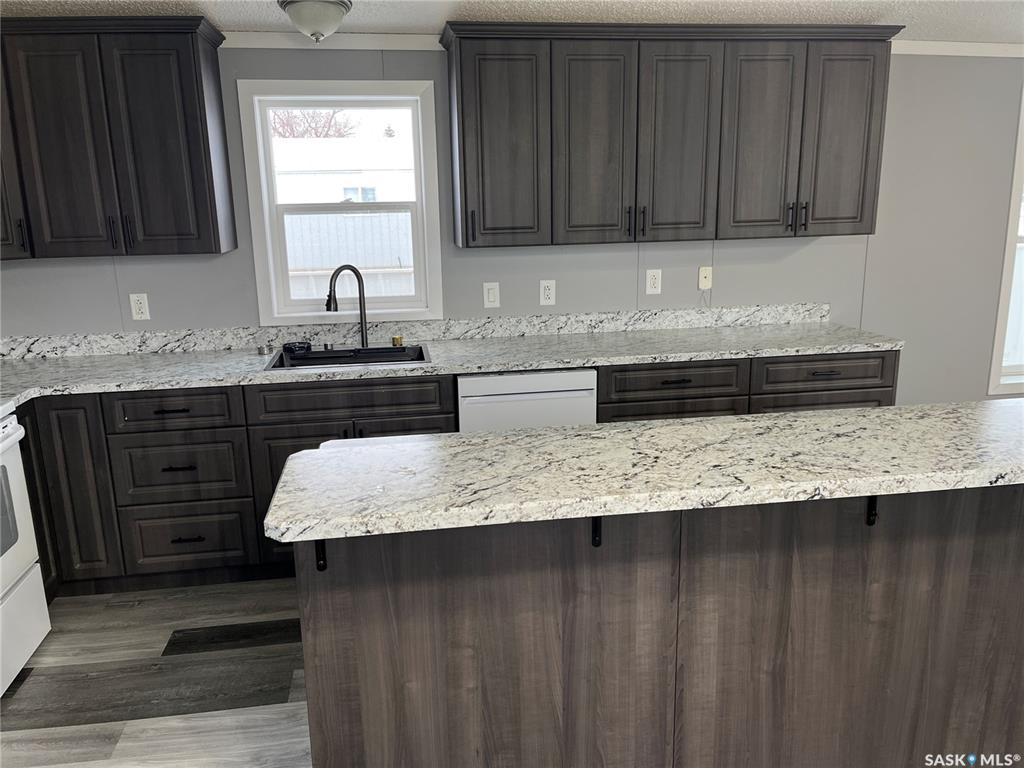 Fourth View of 341 10th Avenue S, Weyburn, Saskatchewan, S4H 2R8