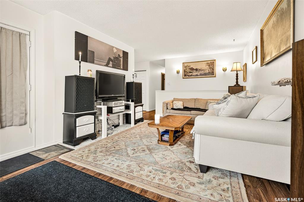 Fifth View of 651 Stadacona Street E, Hillcrest MJ, Moose Jaw, Saskatchewan, S6H 0K1