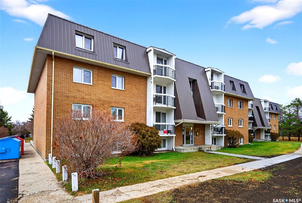 MLS® listing #SK024420 for sale located at 27 Centennial Street #32