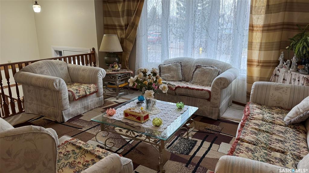 Fourth View of 1534 Fleet Street, Glencairn Village, Regina, Saskatchewan, S4N 5S1