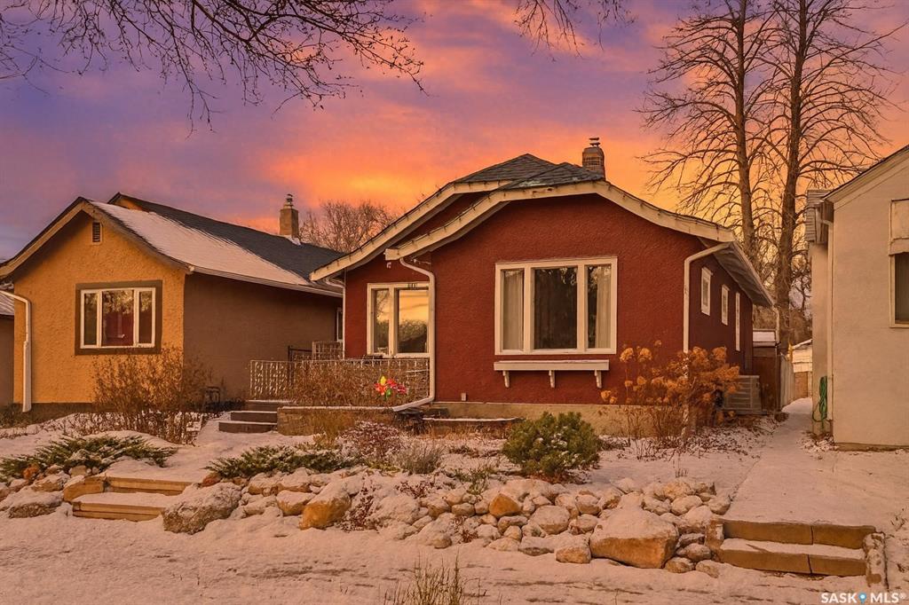 MLS® listing #SK024901 for sale located at 1121 C Avenue N