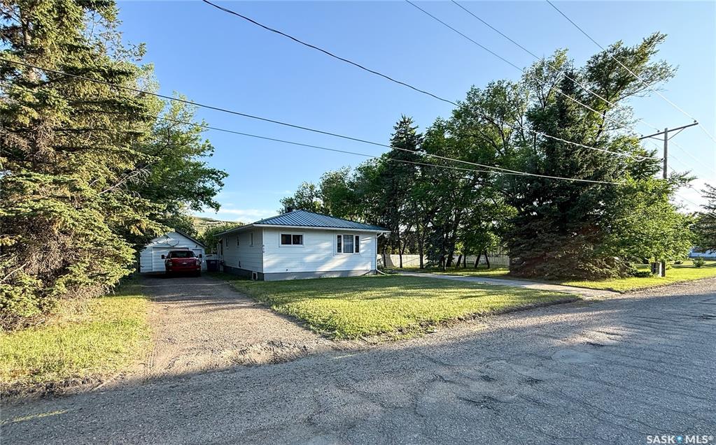 Second View of 610 Railway Street, Eastend, Saskatchewan, S0N 0T0