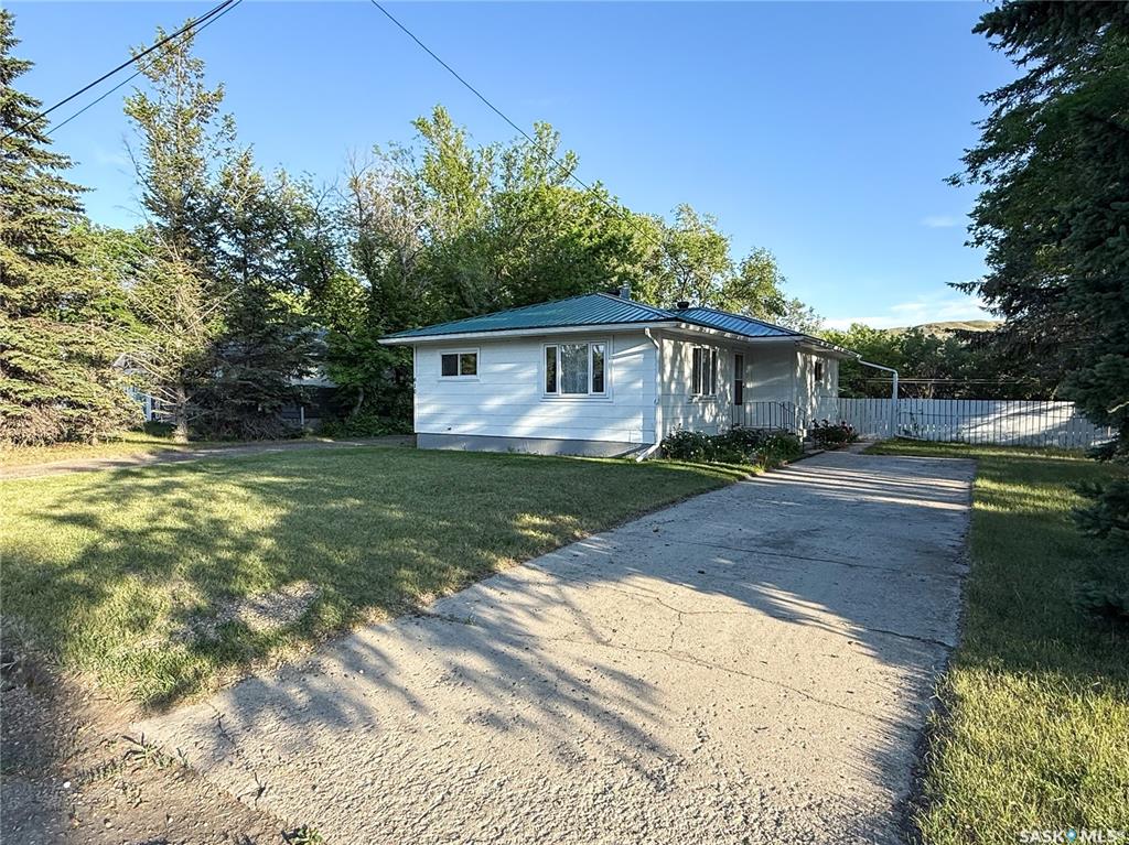 Third View of 610 Railway Street, Eastend, Saskatchewan, S0N 0T0