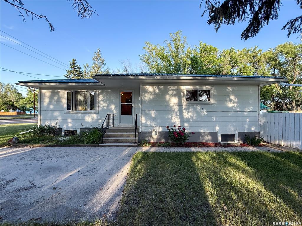 Fourth View of 610 Railway Street, Eastend, Saskatchewan, S0N 0T0