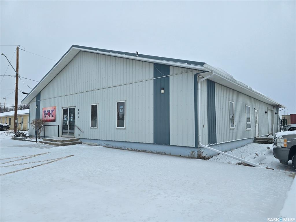 Second View of 416 7th Avenue Nw, Weyburn, Saskatchewan, S4H 2K7