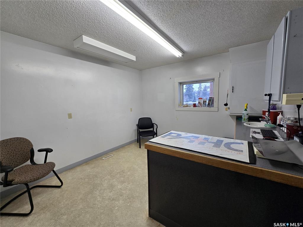 Fifth View of 416 7th Avenue Nw, Weyburn, Saskatchewan, S4H 2K7