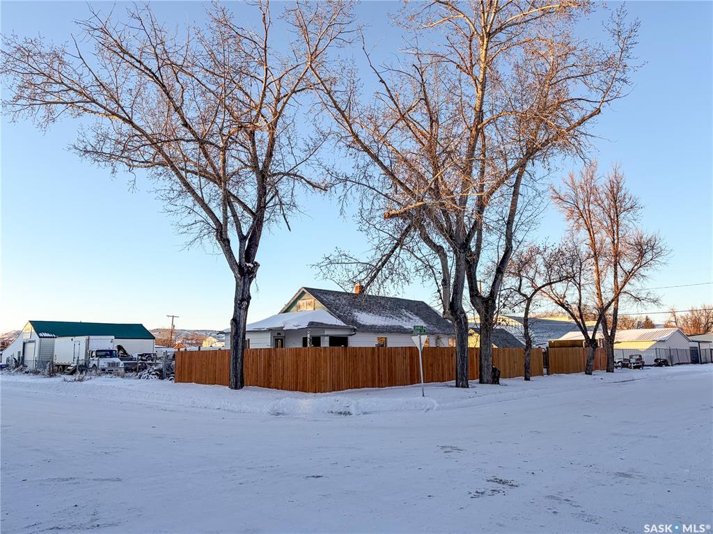 Second View of 301 Front Street, Eastend, Saskatchewan, S0N 0T0