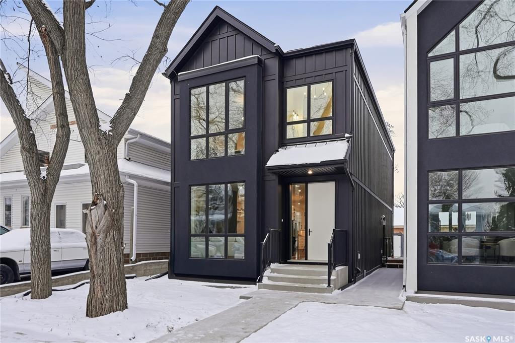 Main View of 1137 13 Th Street, Varsity View, Saskatoon, Saskatchewan, S7H 0B8