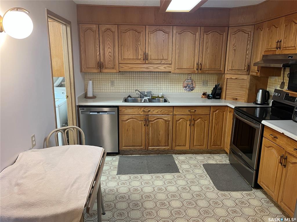 Third View of 115 8th Street Ne #102, Weyburn, Saskatchewan, S4H 1E1