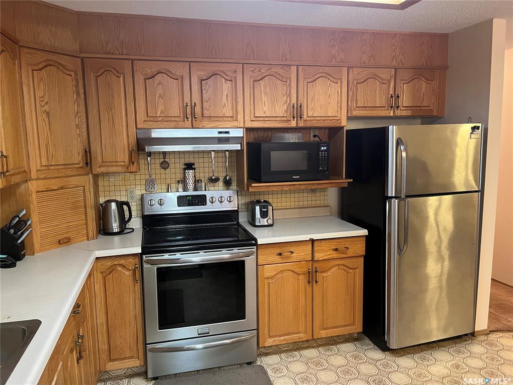 Fifth View of 115 8th Street Ne #102, Weyburn, Saskatchewan, S4H 1E1