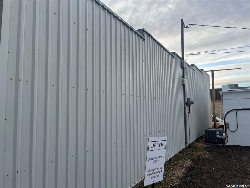 Second View of 323 4th Avenue Sw, Westmount/Elsom, Moose Jaw, Saskatchewan, S6H 5V2