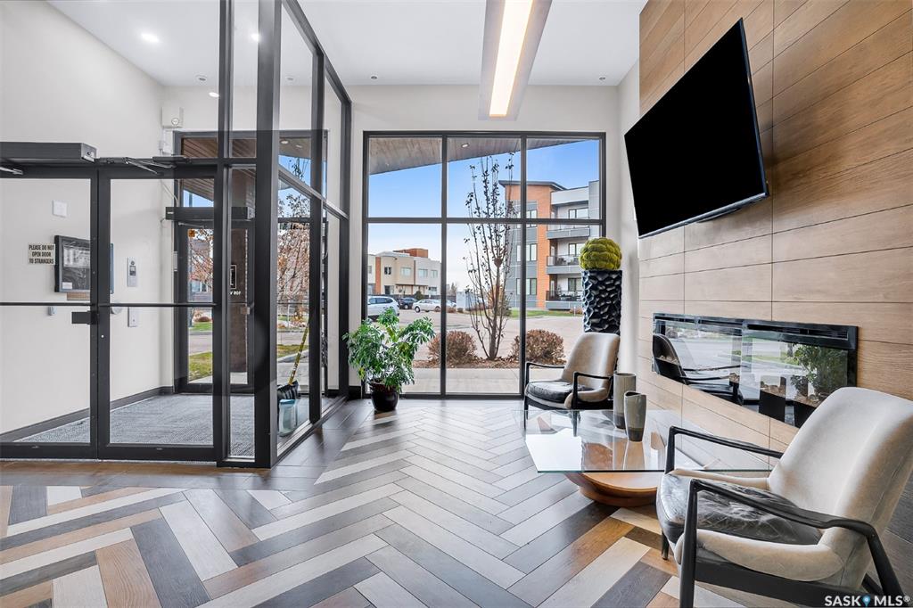 Fifth View of 105 Willis Crescent #212, Stonebridge, Saskatoon, Saskatchewan, S7T 0Z3