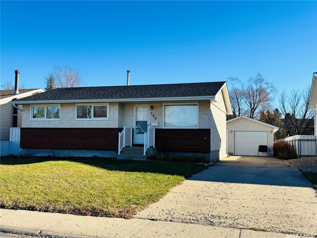 Second View of 709 Arthur Avenue, Centennial Park, Estevan, Saskatchewan, S4A 1K5