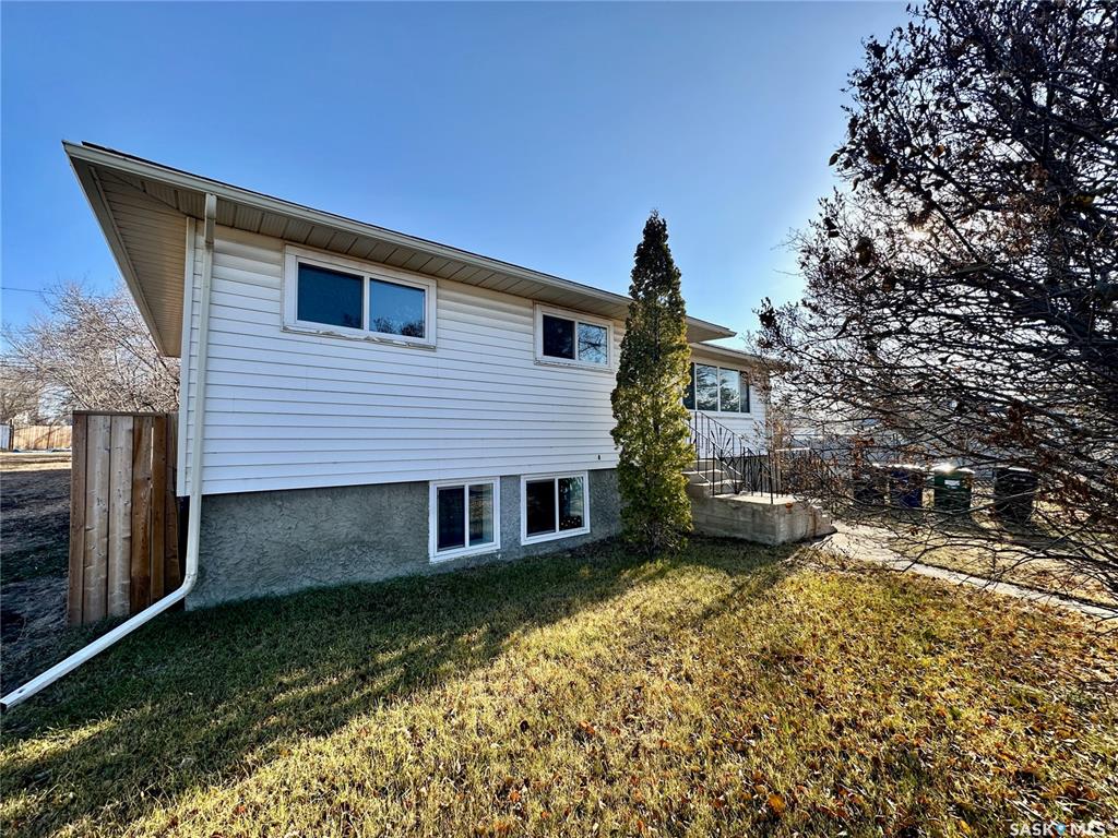 Second View of 338 V Avenue S, Pleasant Hill, Saskatoon, Saskatchewan, S7M 3E5