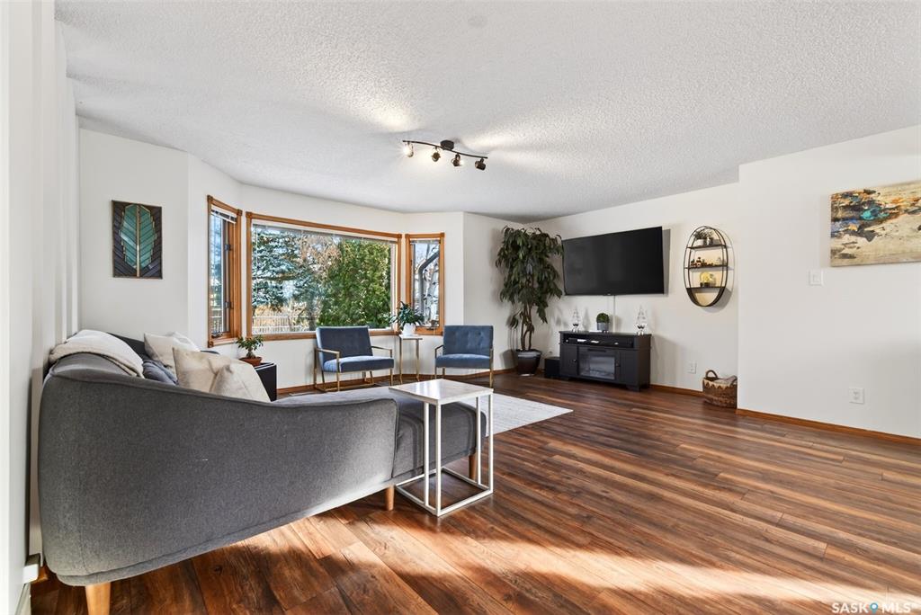 Fourth View of 2010 Assiniboine Avenue E, Richmond Place, Regina, Saskatchewan, S4V 2E2