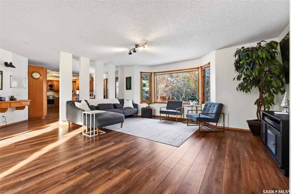 Fifth View of 2010 Assiniboine Avenue E, Richmond Place, Regina, Saskatchewan, S4V 2E2