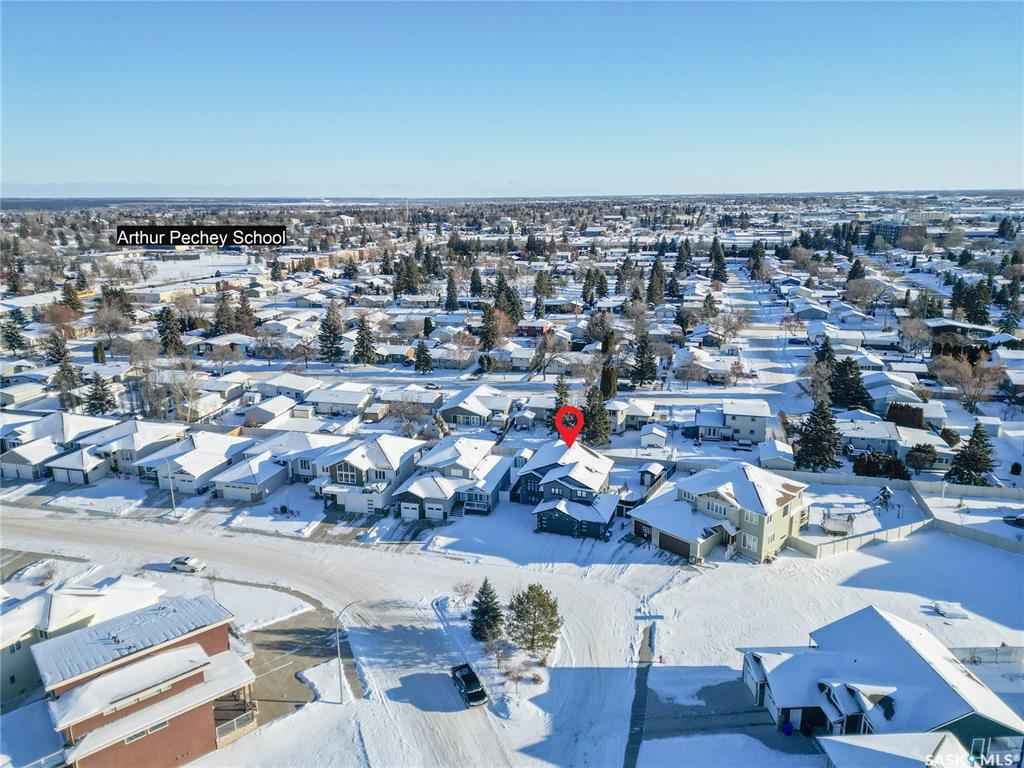 Fifth View of 3070 Lakeview Drive, South Hill, Prince Albert, Saskatchewan, S6V 5E6