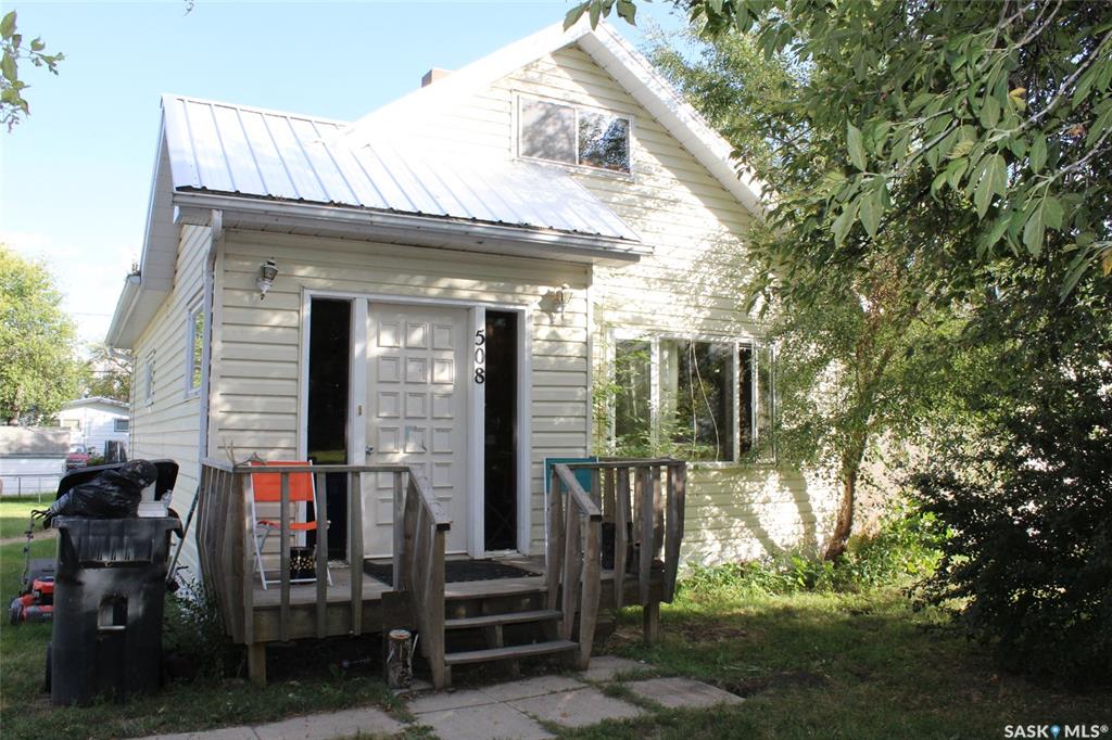 Second View of 508 1st Avenue E, Lampman, Saskatchewan, S0C 1N0