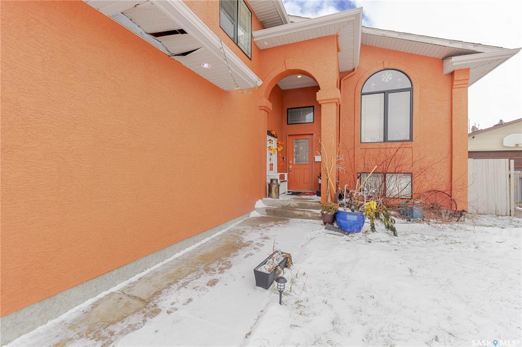 Second View of 294 Wellington Drive, Westmount/Elsom, Moose Jaw, Saskatchewan, S6K 1A4