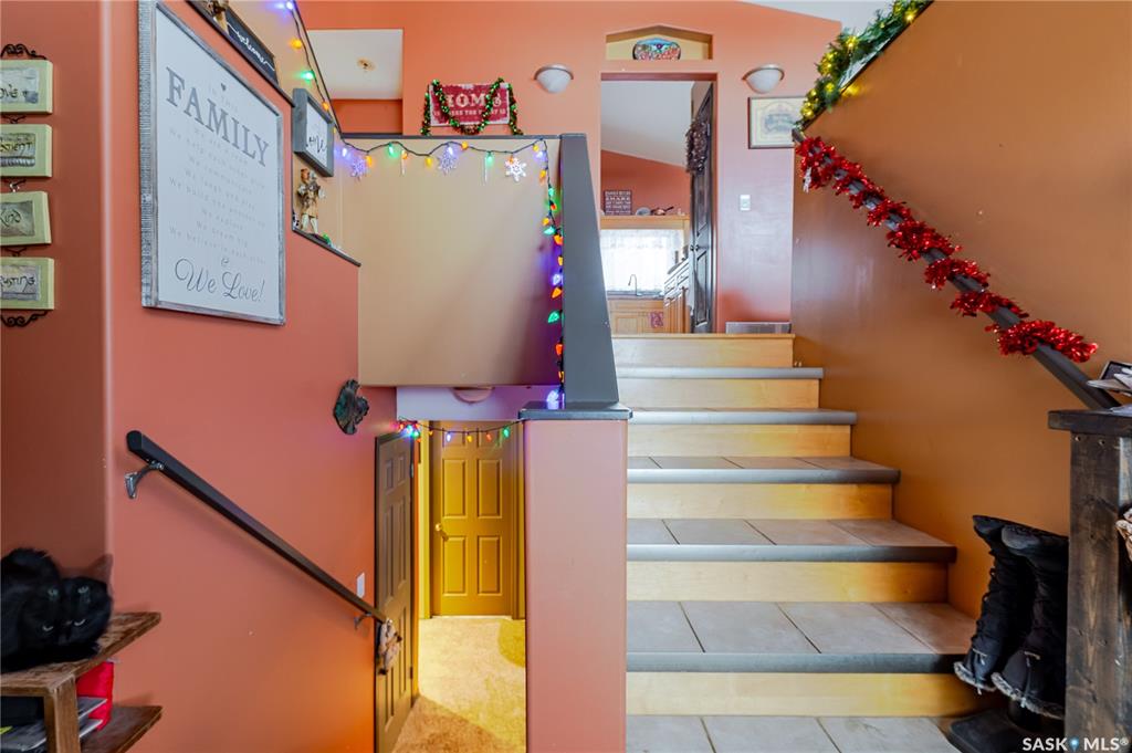 Fifth View of 294 Wellington Drive, Westmount/Elsom, Moose Jaw, Saskatchewan, S6K 1A4