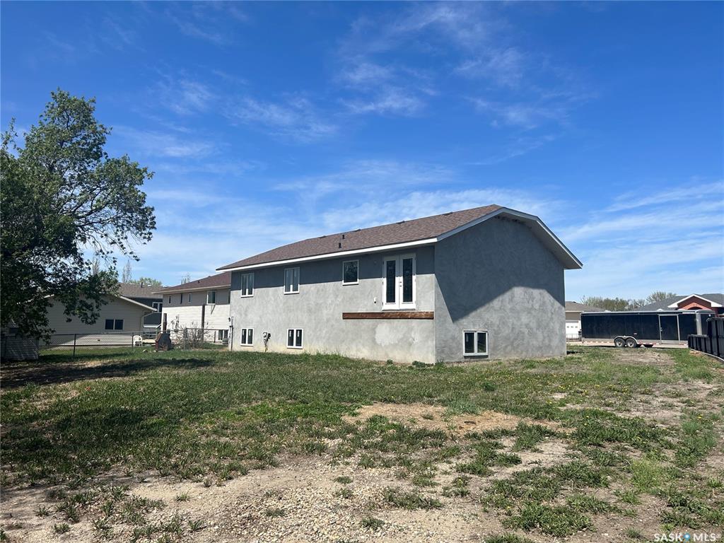 Fourth View of 117 Carson Bay, Lampman, Saskatchewan, S0C 0B5