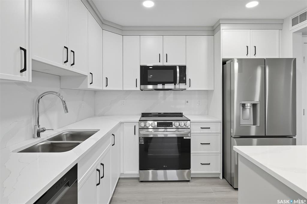 Second View of 318 108th Street W #208, Sutherland, Saskatoon, Saskatchewan, S7N 1P8