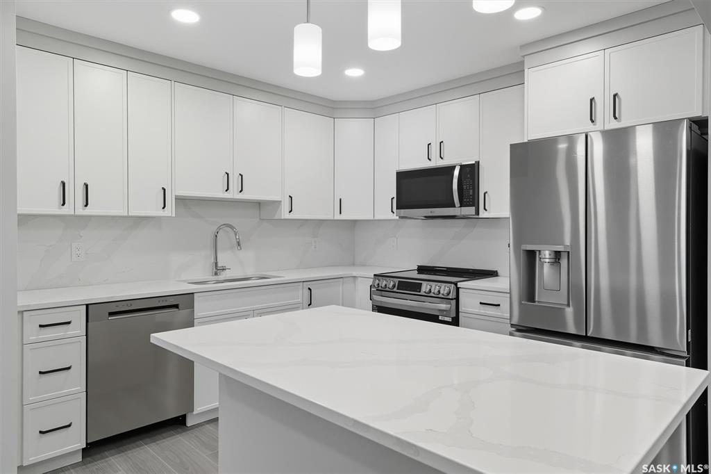 Third View of 318 108th Street W #208, Sutherland, Saskatoon, Saskatchewan, S7N 1P8