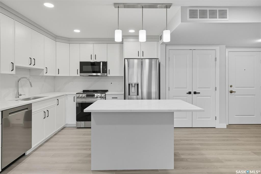 Fourth View of 318 108th Street W #208, Sutherland, Saskatoon, Saskatchewan, S7N 1P8