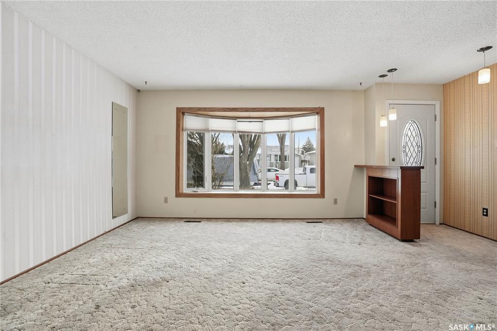 Fourth View of 30 Cushing Crescent, Glen Elm Park, Regina, Saskatchewan, S4N 1V1