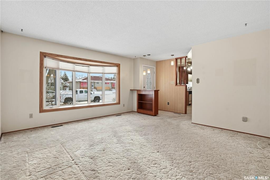 Fifth View of 30 Cushing Crescent, Glen Elm Park, Regina, Saskatchewan, S4N 1V1