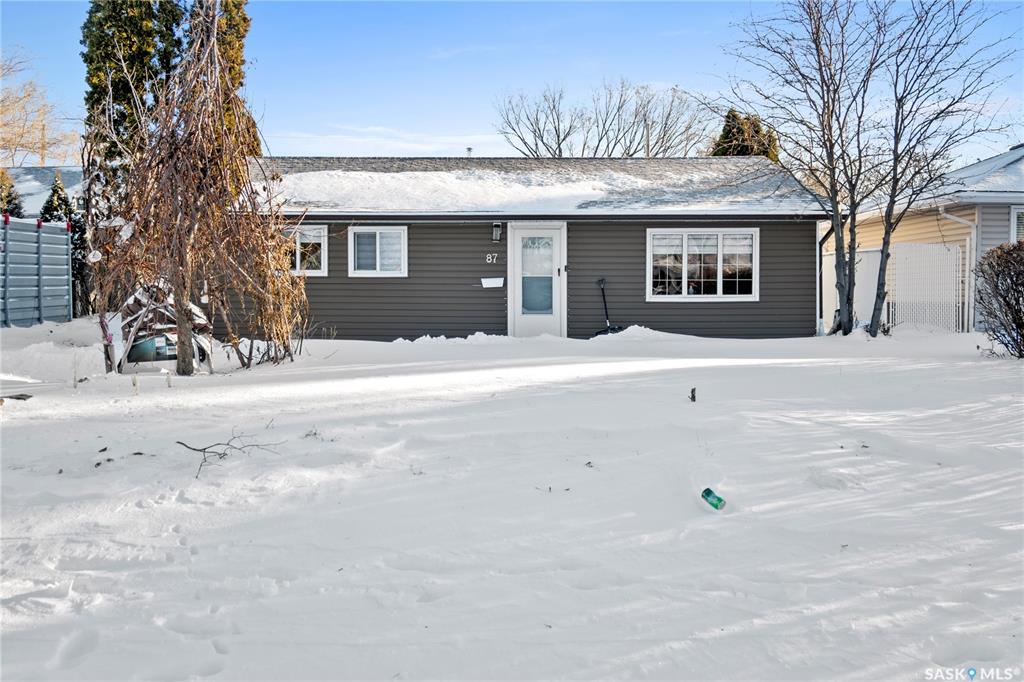 MLS® listing #SK025979 for sale located at 87 Robinson Crescent