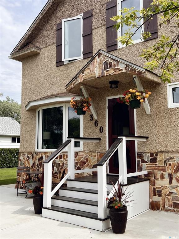 Second View of 360 4th Avenue W, Shaunavon, Saskatchewan, S0N 2M0