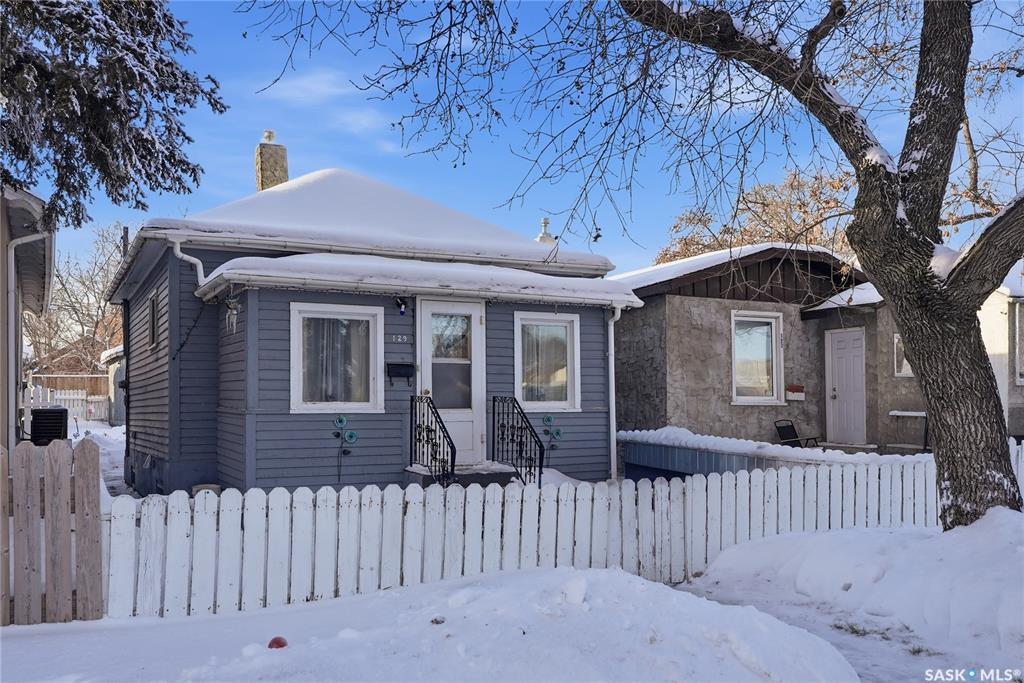 Second View of 129 K Avenue S, Pleasant Hill, Saskatoon, Saskatchewan, S7M 2C5