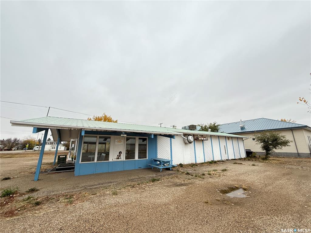 Second View of 303 1st Avenue E, Gravelbourg, Saskatchewan, S0H 1X0