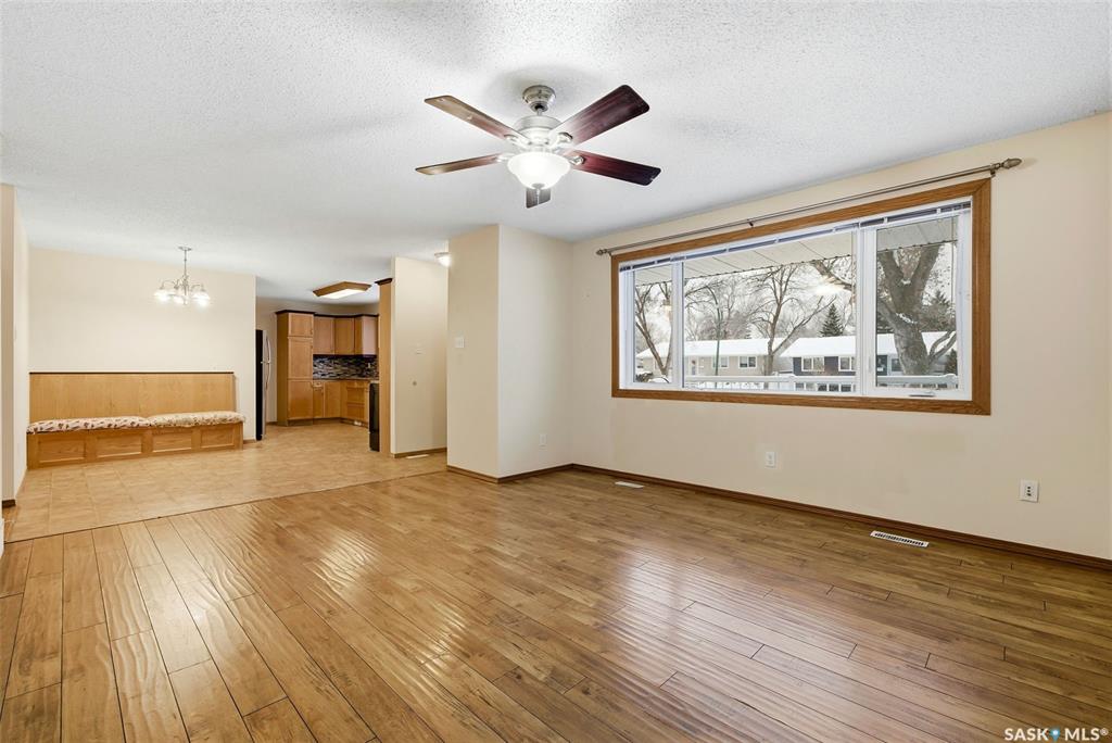 Fifth View of 14 Milford Crescent, Glencairn, Regina, Saskatchewan, S4N 1K7