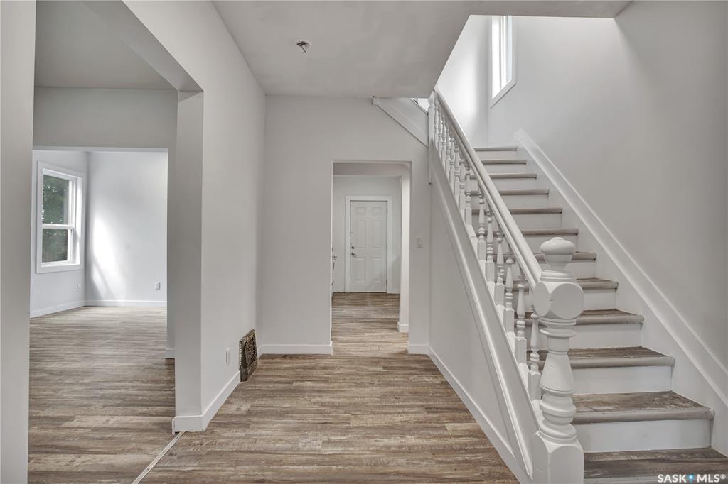 Fourth View of 221 N Avenue S, Pleasant Hill, Saskatoon, Saskatchewan, S7M 2N1